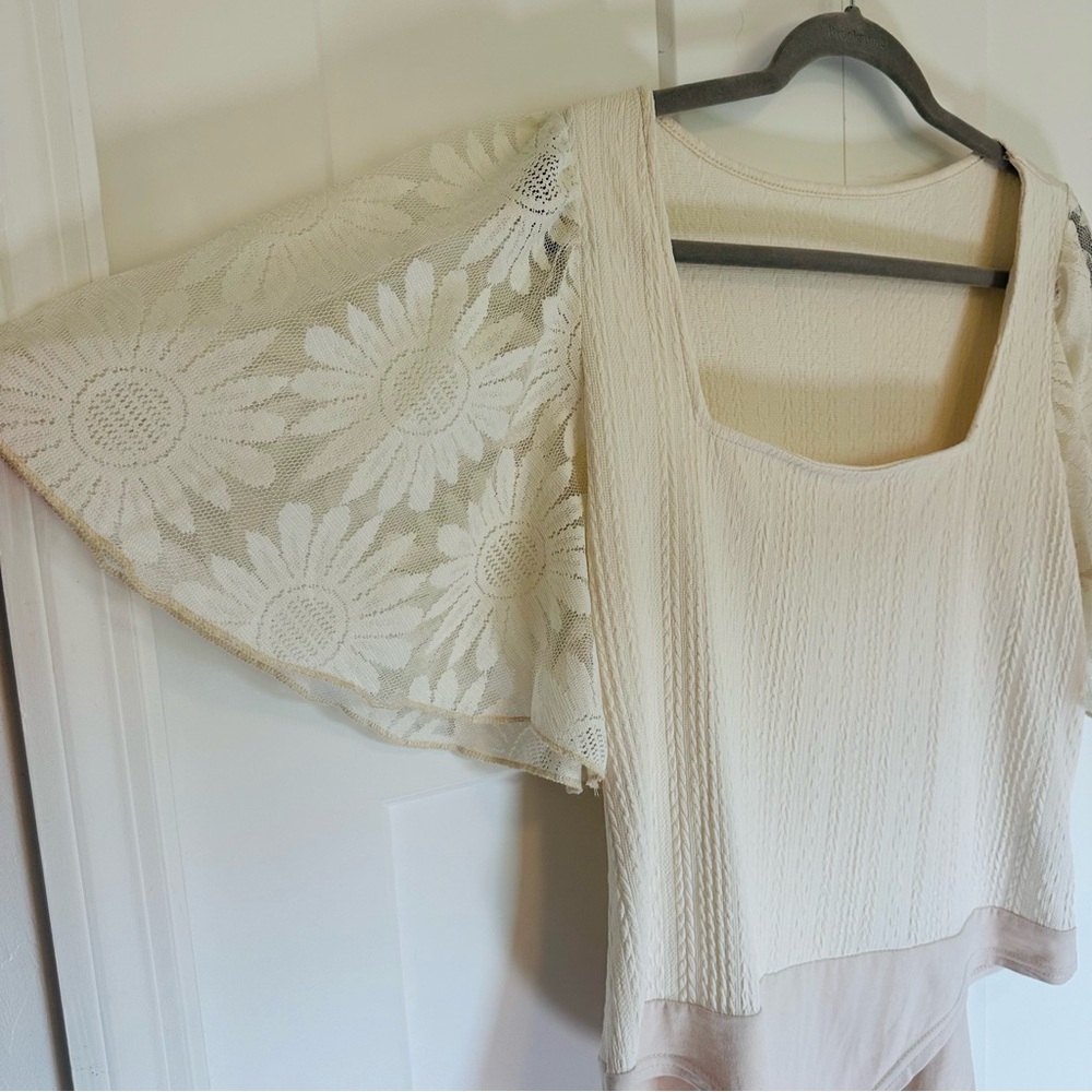 SHEIN Cream Lace Sleeve Bodysuit